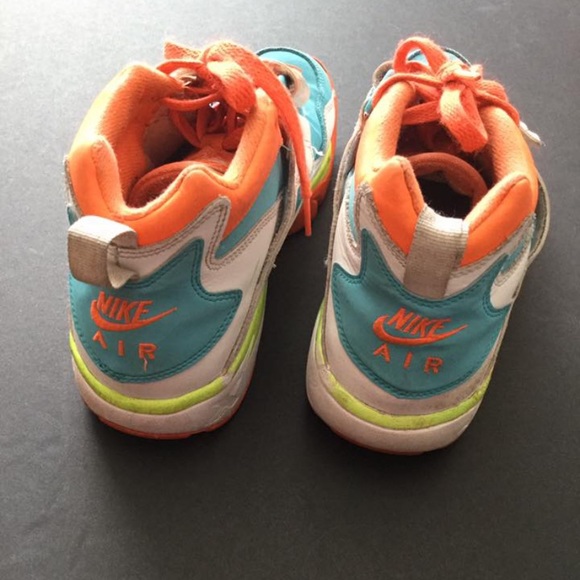 Nike Air Diamond Turf Sneakers. Velcro and lace size 7 Youth - Picture 3 of 6